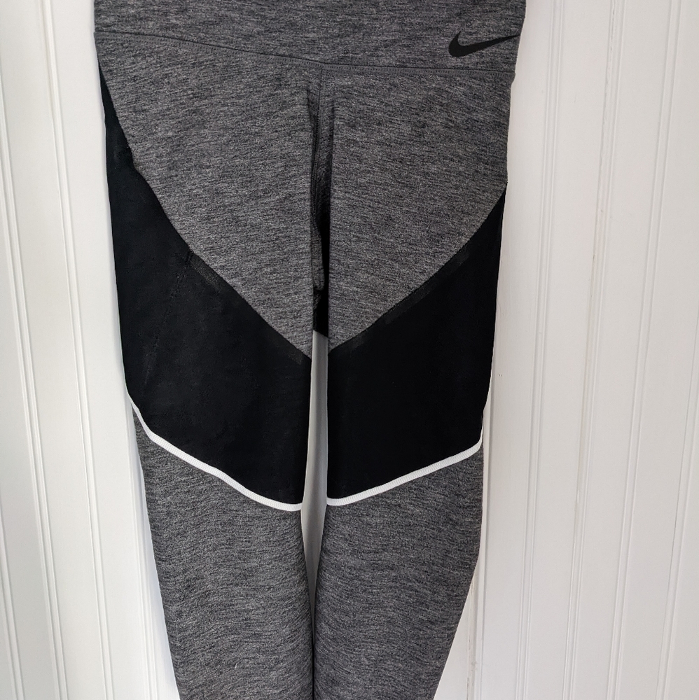 Nike workout capris